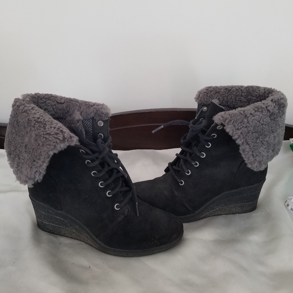 UGG WOMEN'S WINTER BOOTS - Picture 2 of 12